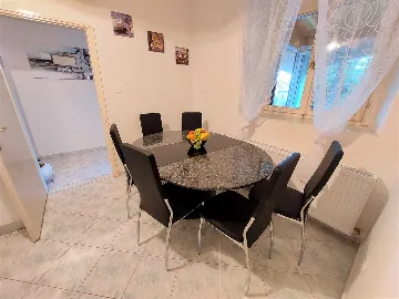 Holiday house in Siverić for up to 8 guests