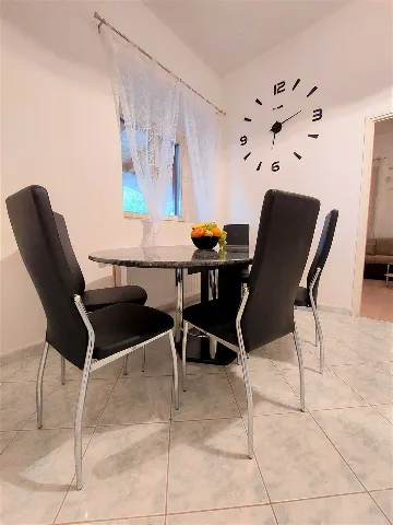 Holiday house in Siverić for up to 8 guests