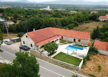 Holiday house in Siverić for up to 8 guests
