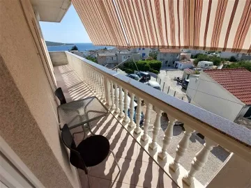1-Bedroom Apartment with Sea-View Balcony in Primošten