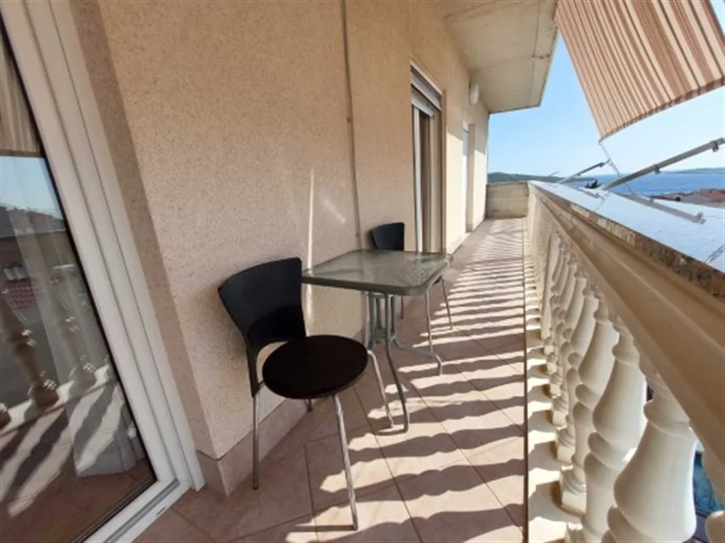 1-Bedroom Apartment with Sea-View Balcony in Primošten