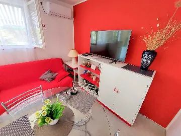 Seafront Apartment in Primošten for 4–5 Guests