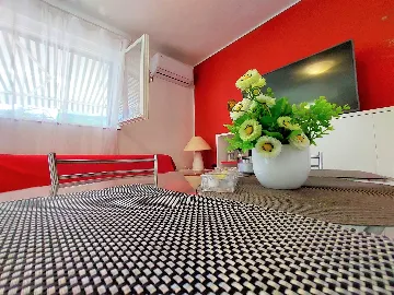 Seafront Apartment in Primošten for 4–5 Guests