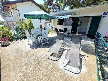 Seafront Apartment in Primošten for 4–5 Guests