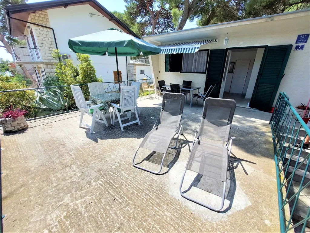 Seafront Apartment in Primošten for 4–5 Guests