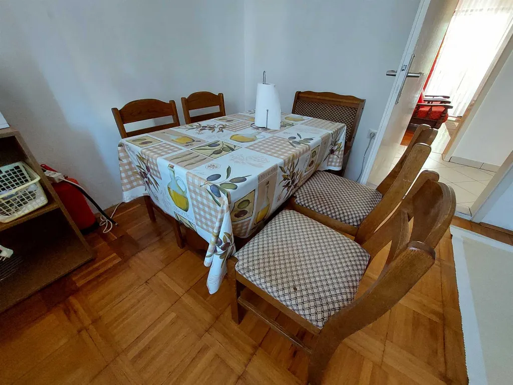 Two-Bedroom Apartment for 5 Guests in Vodice