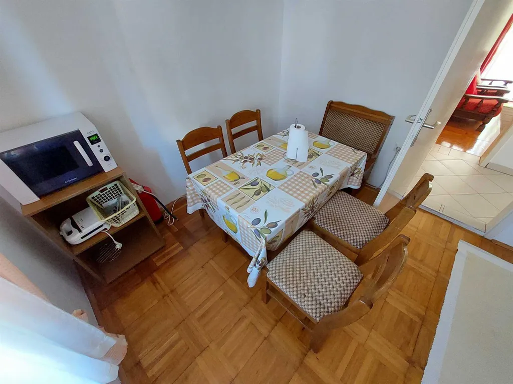 Two-Bedroom Apartment for 5 Guests in Vodice