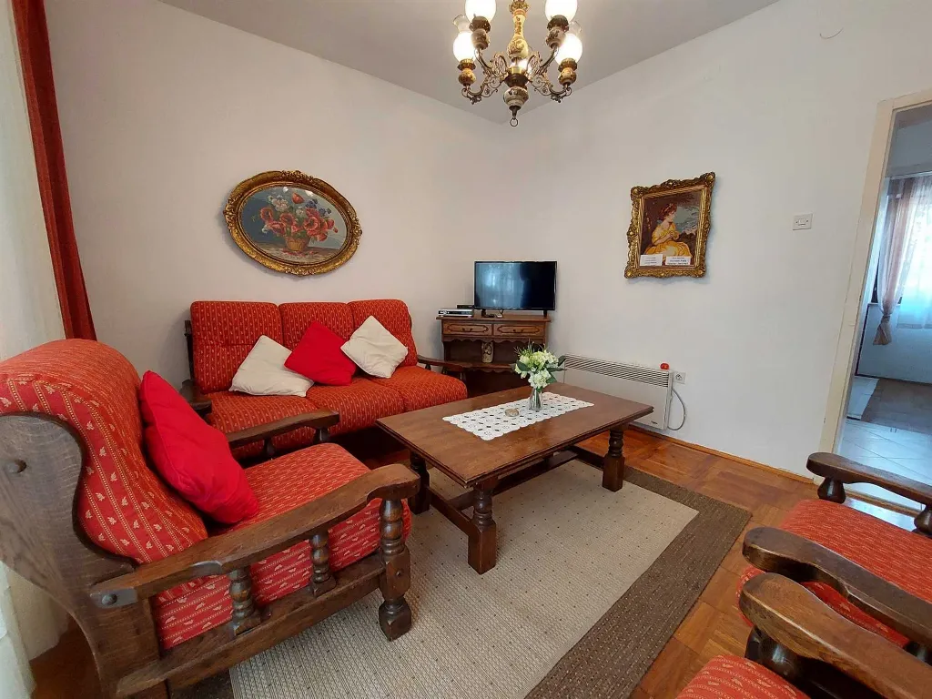 Two-Bedroom Apartment for 5 Guests in Vodice