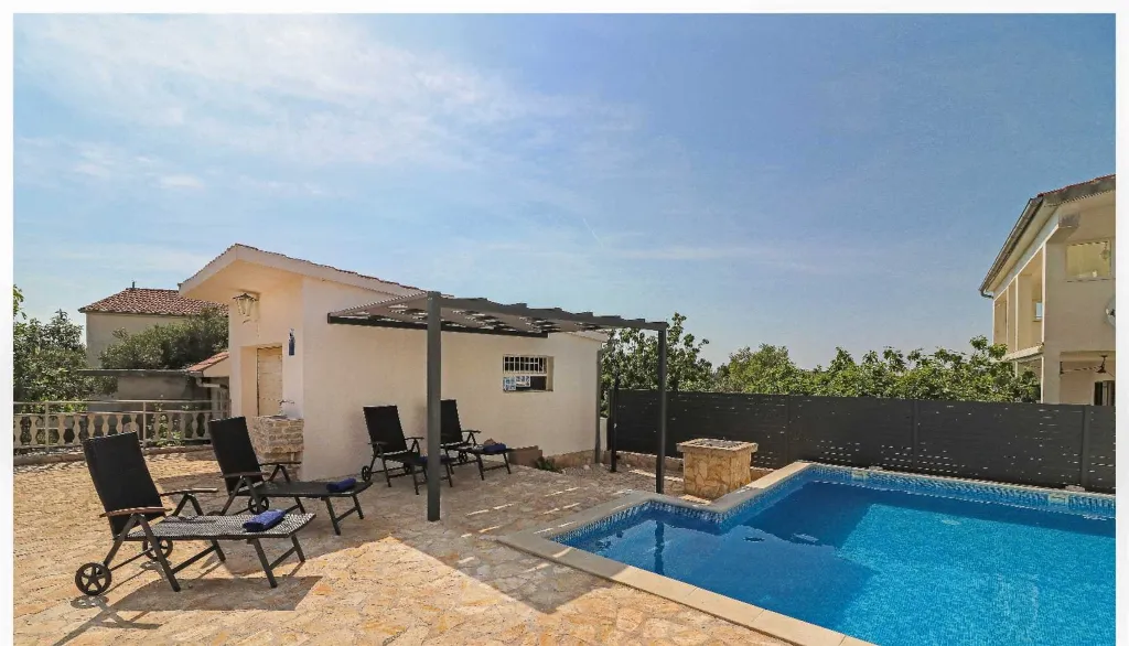 Five-Bedroom Holiday House in Primošten