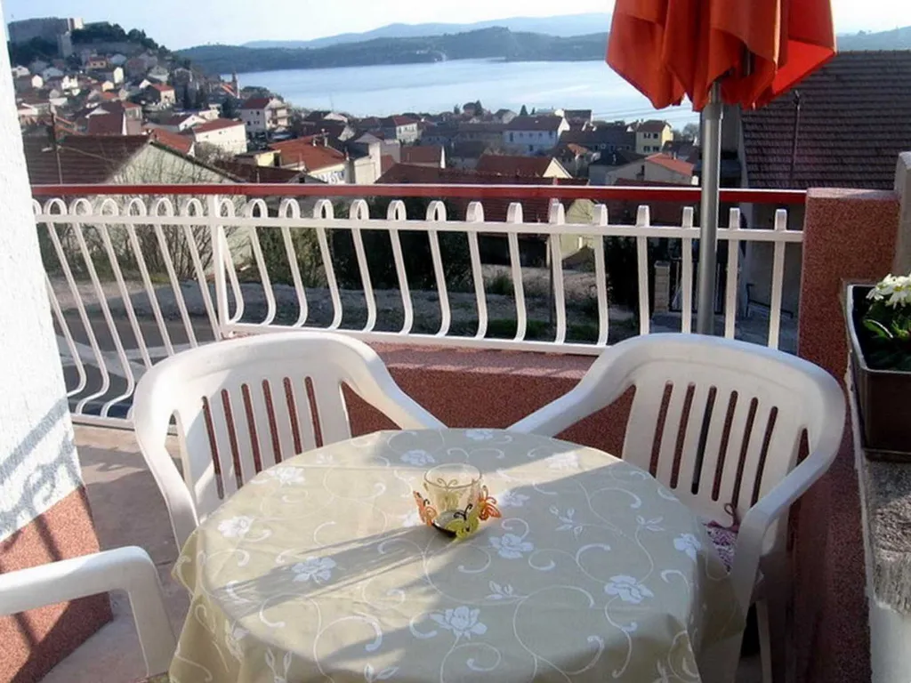 Šibenik One-Bedroom Apartment for Up to 4 Guests