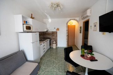 Vodice 2-Bedroom Apartment for up to 5 Guests