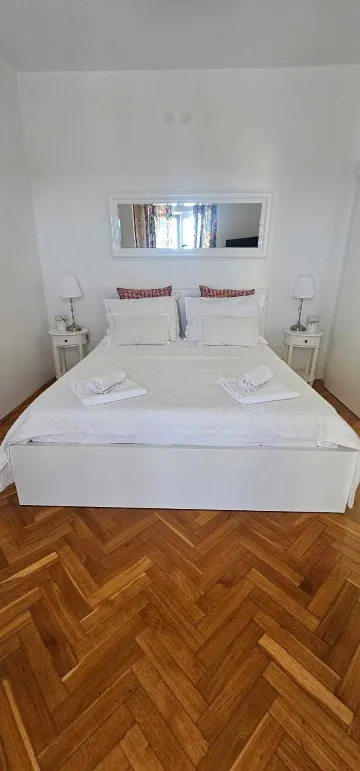 Sea-View Apartment for 2 in Primošten