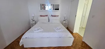 Sea-View Apartment for 2 in Primošten