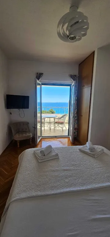 Sea-View Apartment for 2 in Primošten