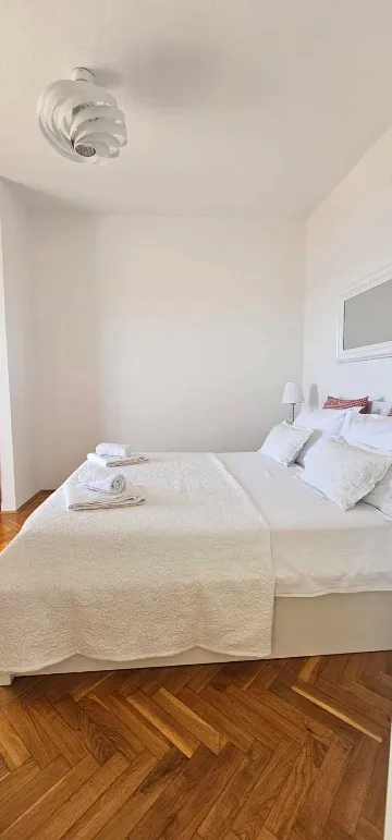 Sea-View Apartment for 2 in Primošten