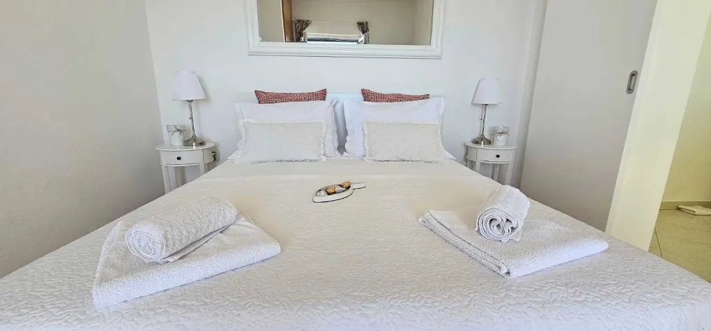 Sea-View Apartment for 2 in Primošten