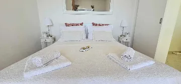 Sea-View Apartment for 2 in Primošten