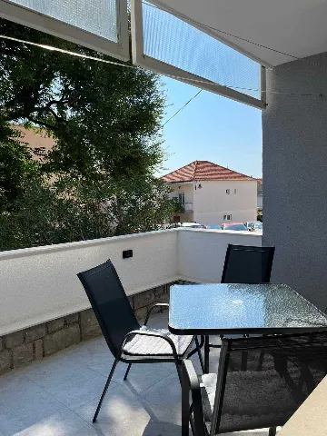 Air-Conditioned 1-Bedroom Apartment in Primošten