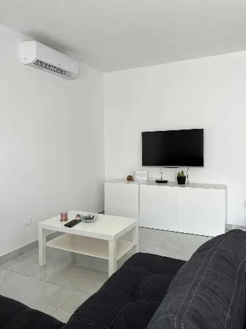 Air-Conditioned 1-Bedroom Apartment in Primošten