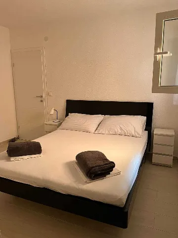 Air-Conditioned 1-Bedroom Apartment in Primošten