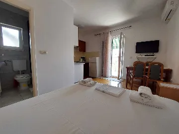 Primošten Apartment for 2 Guests with Dedicated Parking