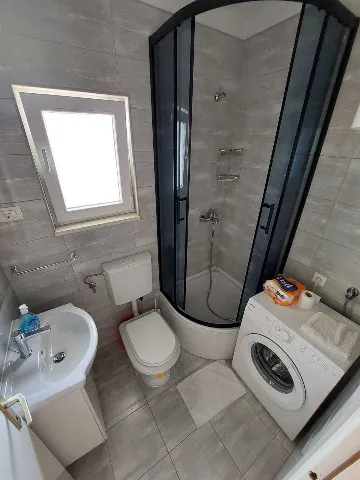 Primošten Apartment for 2 Guests with Dedicated Parking