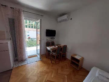 Primošten Apartment for 2 Guests with Dedicated Parking