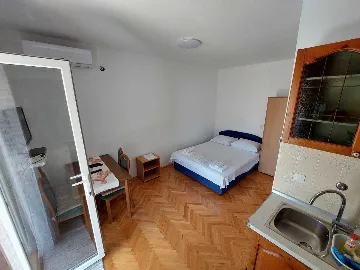 Primošten Apartment for 2 Guests with Dedicated Parking