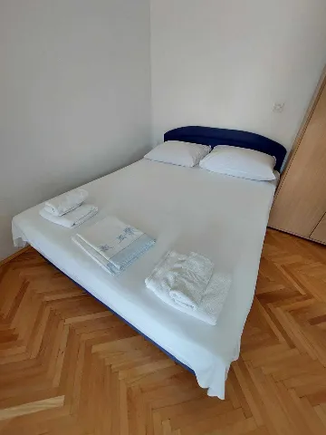 Primošten Apartment for 2 Guests with Dedicated Parking