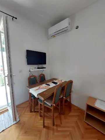 Primošten Apartment for 2 Guests with Dedicated Parking