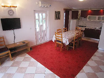 Primošten 3-Bedroom Apartment with Sea View