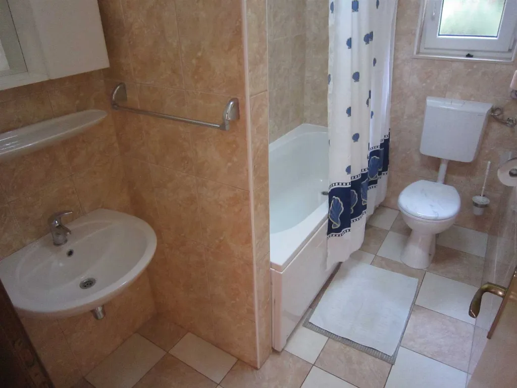 Primošten 3-Bedroom Apartment with Sea View