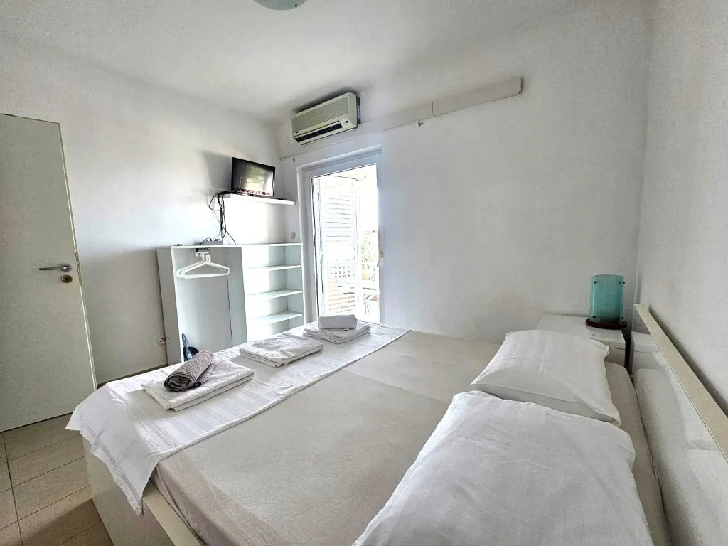 Primošten 1-Bedroom Apartment for Up to 3