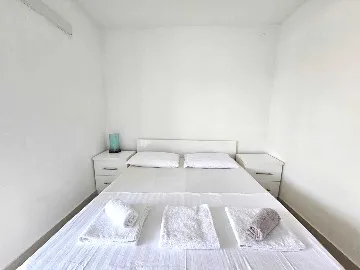 Primošten 1-Bedroom Apartment for Up to 3