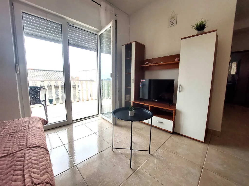 Vodice 1-Bedroom Apartment for 4 with Parking