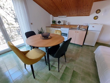 One-Bedroom Apartment for 2–3 Guests in Primošten