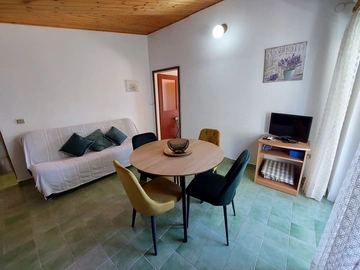 One-Bedroom Apartment for 2–3 Guests in Primošten