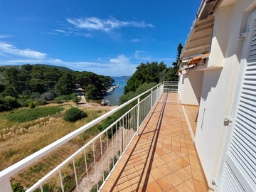 2-Bedroom Apartment in Primošten for Up to 5 Guests