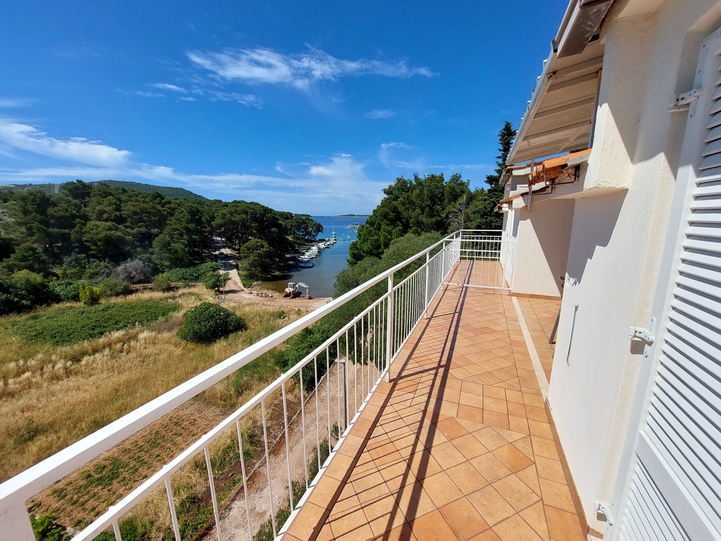 2-Bedroom Apartment in Primošten for Up to 5 Guests