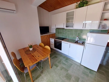 2-Bedroom Apartment in Primošten for Up to 5 Guests