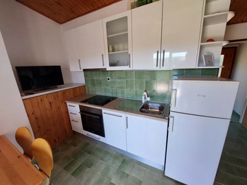 2-Bedroom Apartment in Primošten for Up to 5 Guests