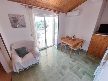 2-Bedroom Apartment in Primošten for Up to 5 Guests