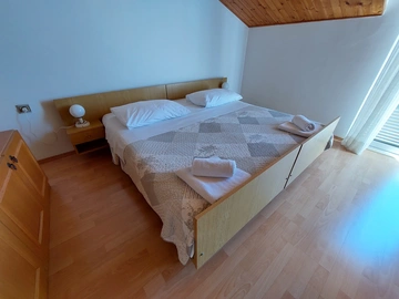 2-Bedroom Apartment in Primošten for Up to 5 Guests