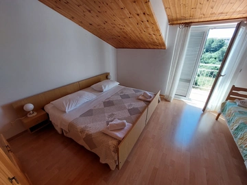 2-Bedroom Apartment in Primošten for Up to 5 Guests