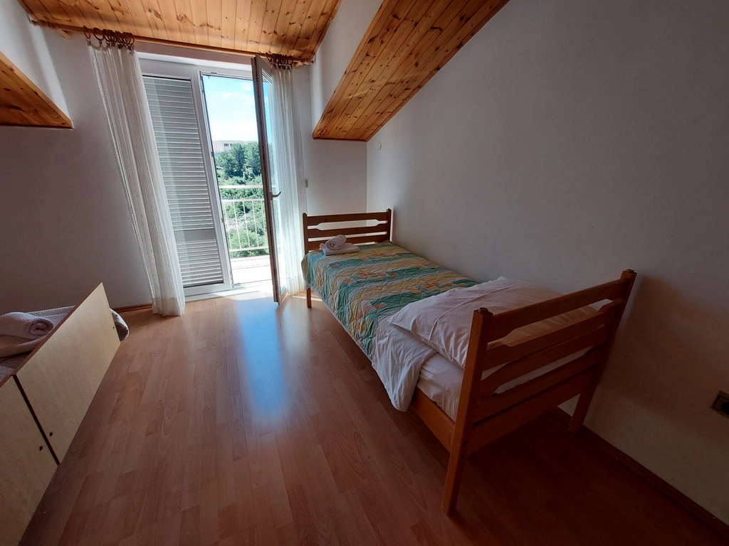 2-Bedroom Apartment in Primošten for Up to 5 Guests