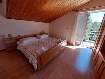 2-Bedroom Apartment in Primošten for Up to 5 Guests