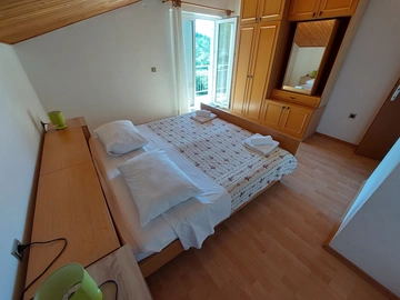 2-Bedroom Apartment in Primošten for Up to 5 Guests