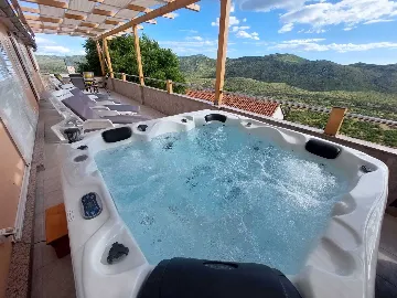 Grebaštica 2-Bedroom Apartment for 4 Guests