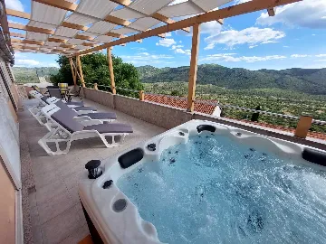 Grebaštica 2-Bedroom Apartment for 4 Guests