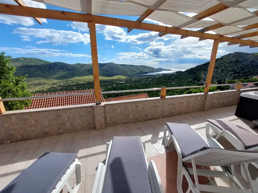 Grebaštica 2-Bedroom Apartment for 4 Guests